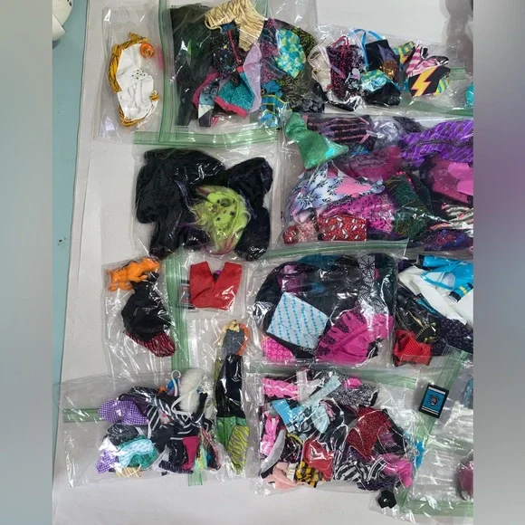 Monster High Doll and Clothes Lot . - Picture 2 of 4